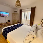 Lucas Oasis Apartment *