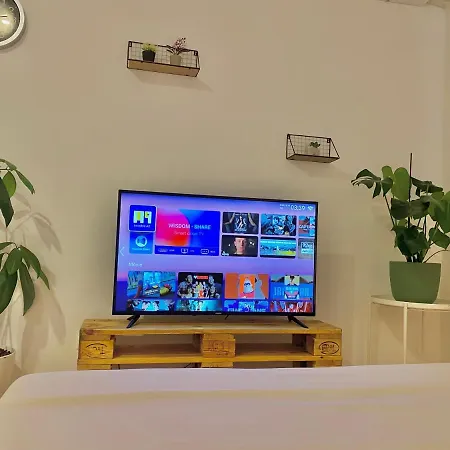 Lucas Oasis * Tirana